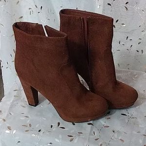 Mossimo tan suede boots